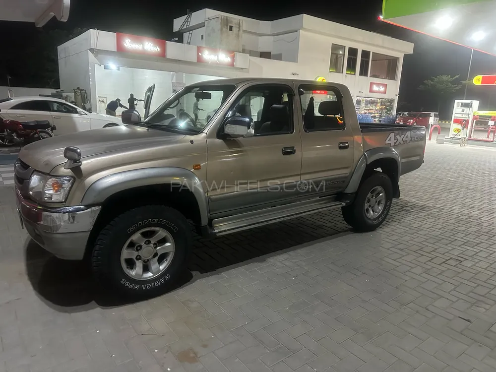 Toyota Hilux 2004 for Sale in Lahore Image-1
