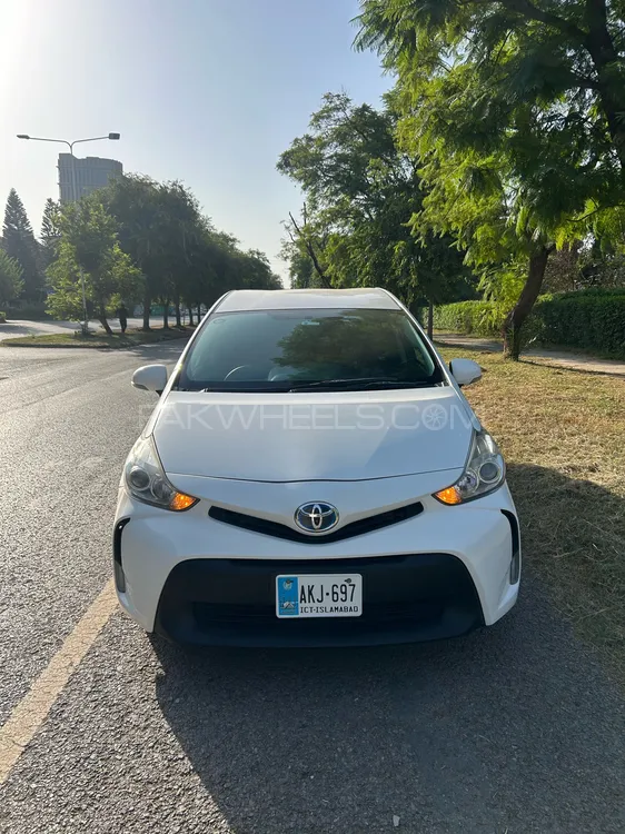 Toyota Prius Alpha 2015 for Sale in Islamabad Image-1