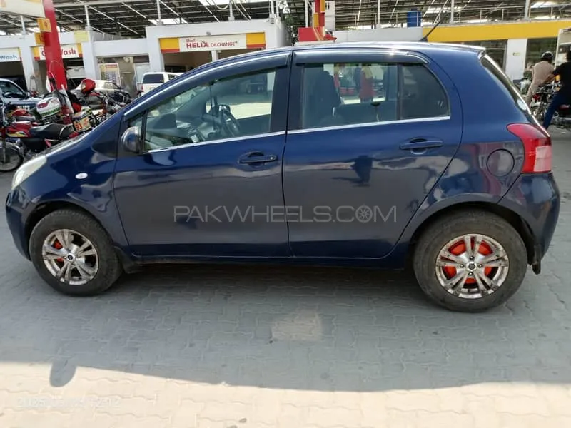 Toyota Vitz 2005 for Sale in Gujranwala Image-1