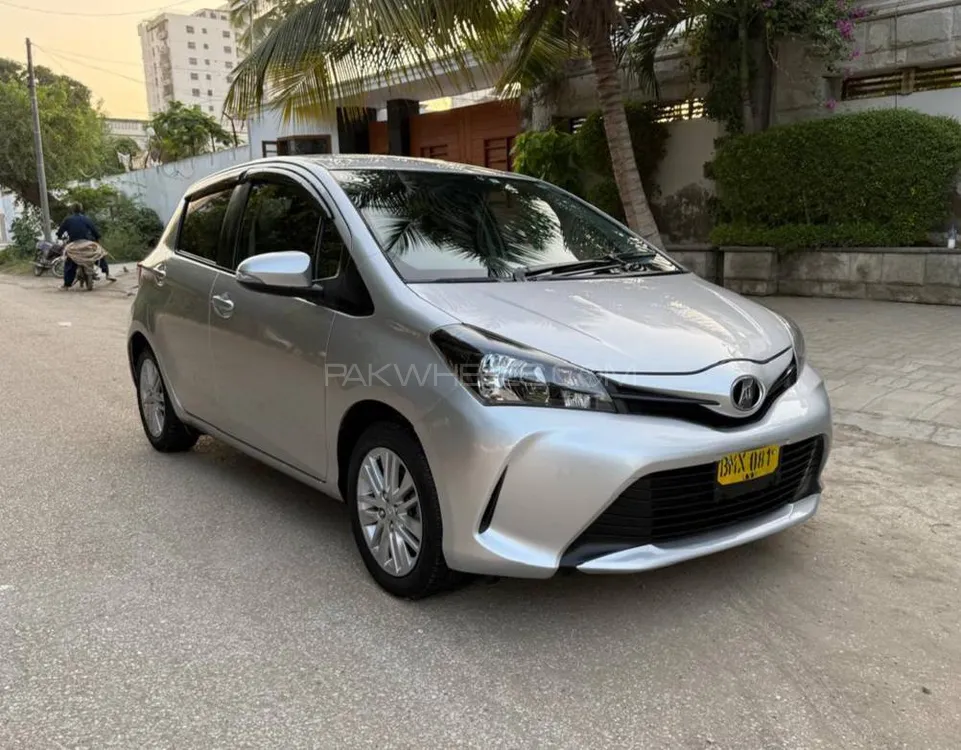 Toyota Vitz 2014 for Sale in Karachi Image-1