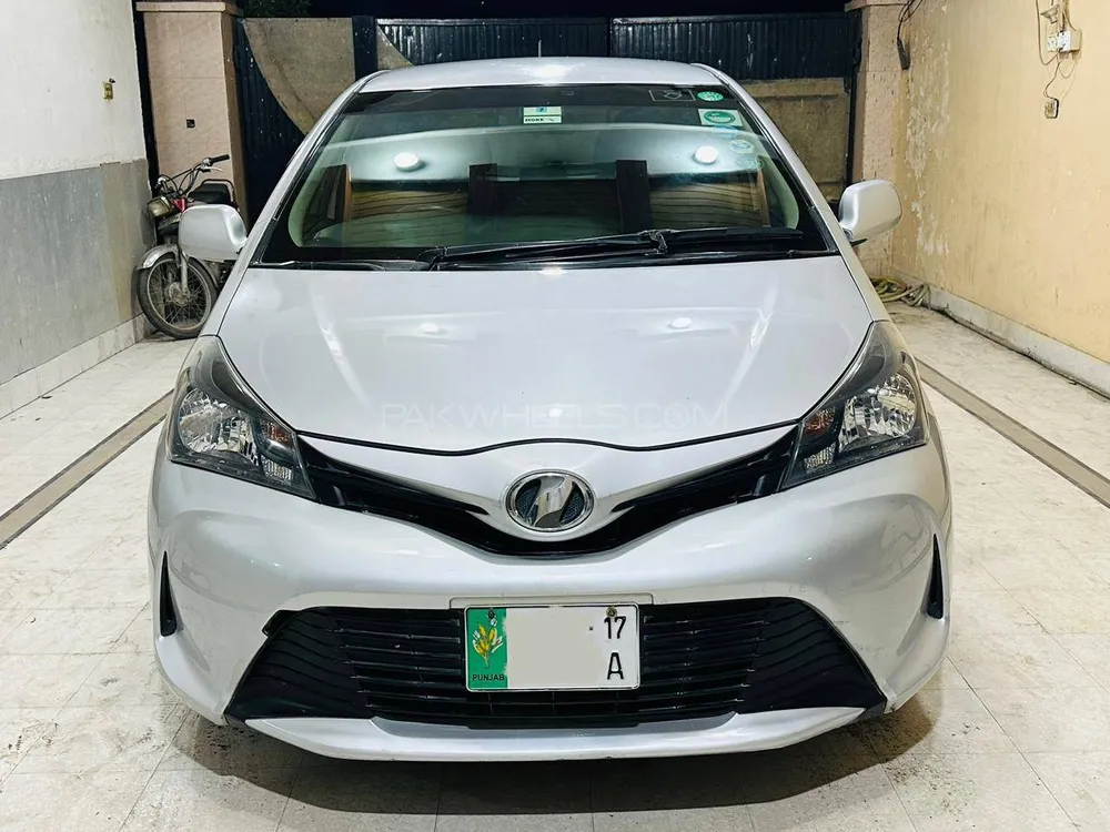Toyota Vitz 2017 for Sale in Lahore Image-1
