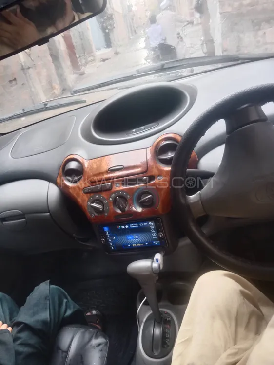Toyota Vitz 2001 for Sale in Peshawar Image-1