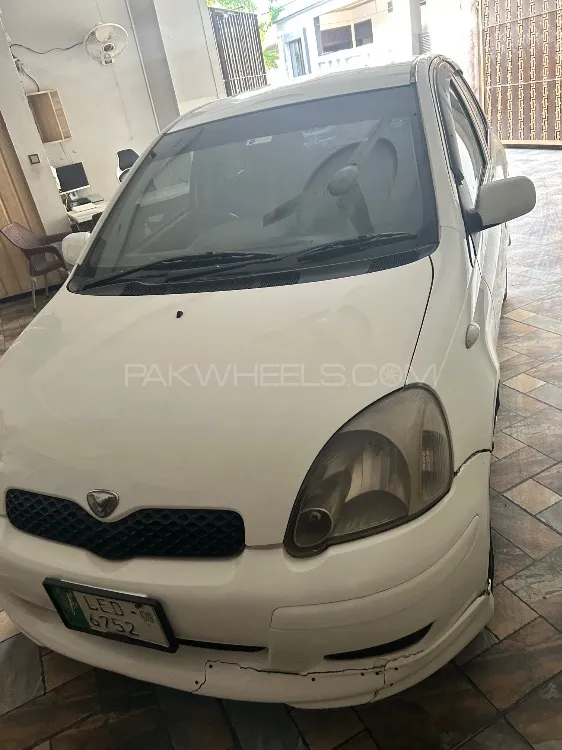 Toyota Vitz 2004 for Sale in Lahore Image-1