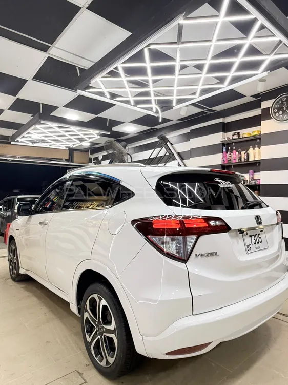Honda Vezel 2015 for Sale in Karachi Image-1