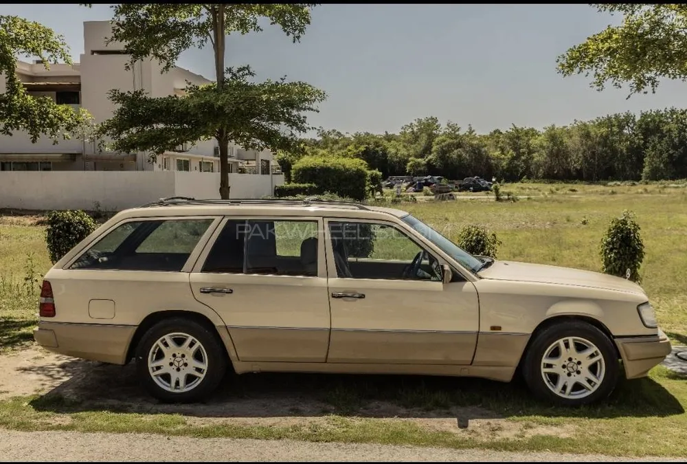 Mercedes Benz E Class Cabriolet 1988 for Sale in Lahore Image-1
