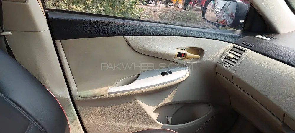 Toyota Corolla 2013 for Sale in Faisalabad Image-1