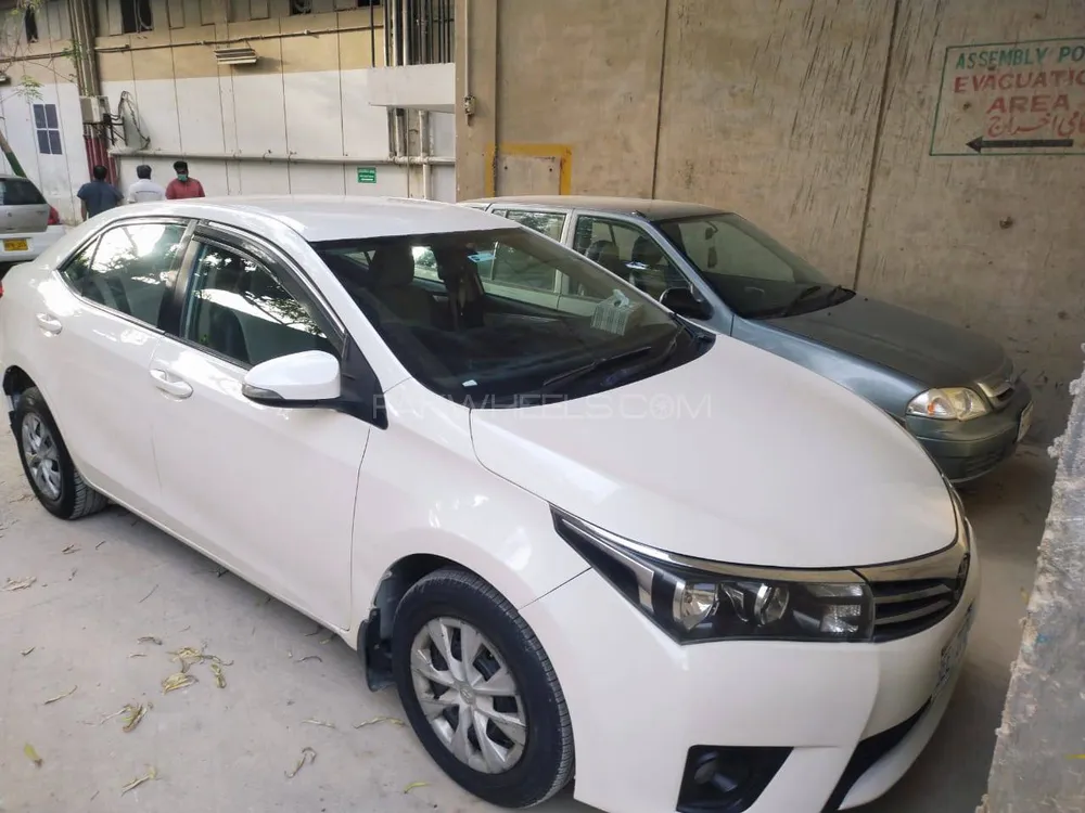 Toyota Corolla 2015 for Sale in Karachi Image-1