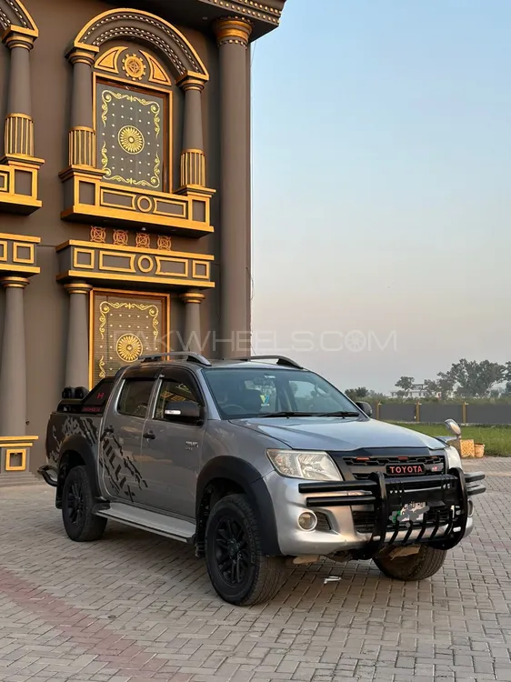 Toyota Hilux 2012 for Sale in Sialkot Image-1