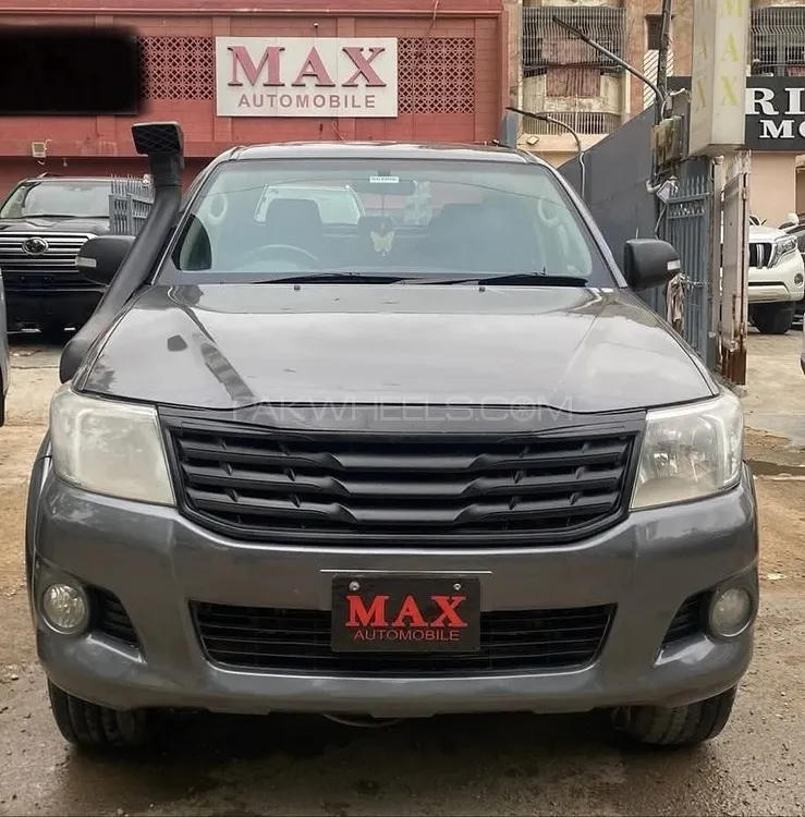 Toyota Hilux 2013 for Sale in Karachi Image-1