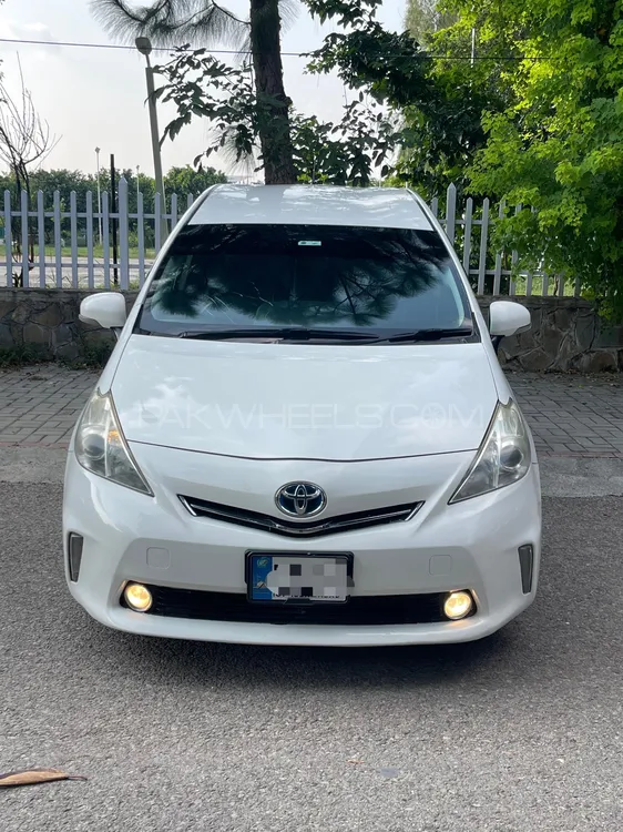 Toyota Prius Alpha 2013 for Sale in Islamabad Image-1