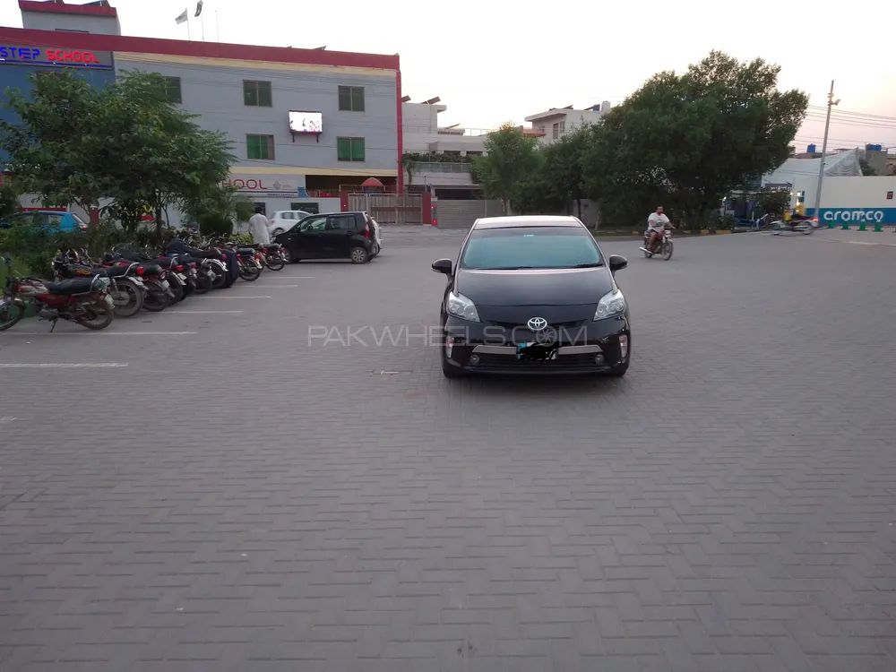 Toyota Prius 2014 for Sale in Lahore Image-1