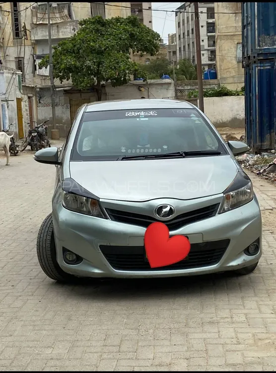 Toyota Vitz 2012 for Sale in Karachi Image-1