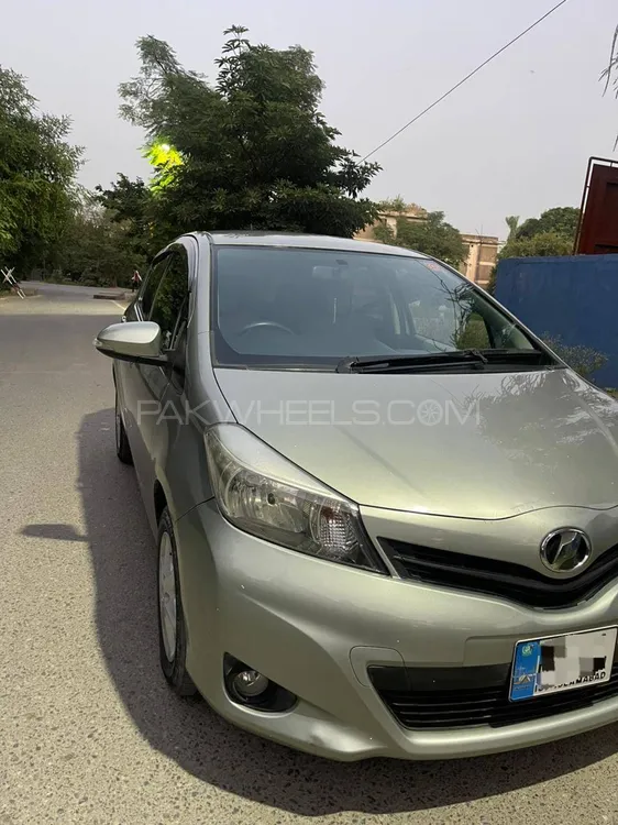Toyota Vitz 2013 for Sale in Islamabad Image-1