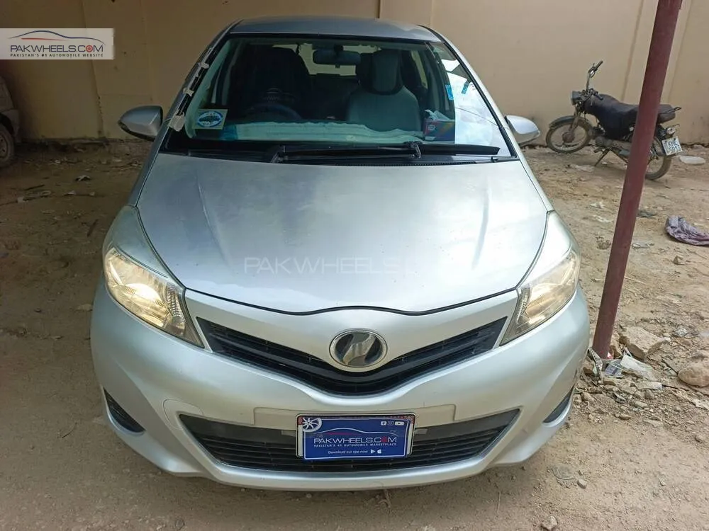 Toyota Vitz 2013 for Sale in Karachi Image-1