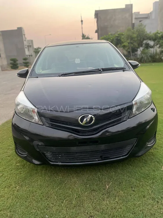 Toyota Vitz 2011 for Sale in Lahore Image-1
