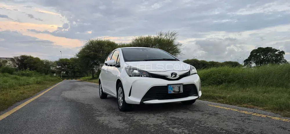 Toyota Vitz 2015 for Sale in Islamabad Image-1