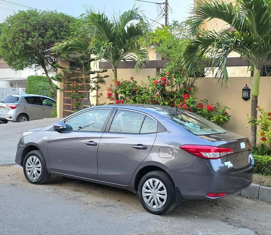 Toyota Yaris Sedan 2021 for Sale in Karachi Image-1