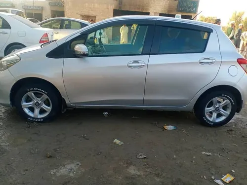 Toyota Vitz F 1.0 2011