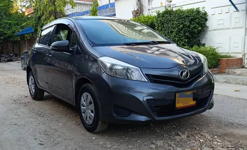Toyota Vitz F 1.0 2013