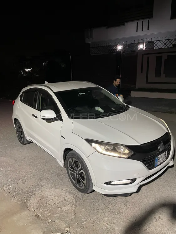Honda Vezel 2017 for Sale in Peshawar Image-1