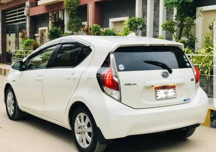Toyota Aqua 2015 for Sale in Karachi Image-1