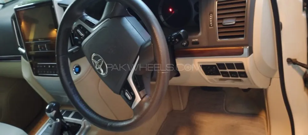 Toyota Land Cruiser 2017 for Sale in Karachi Image-1