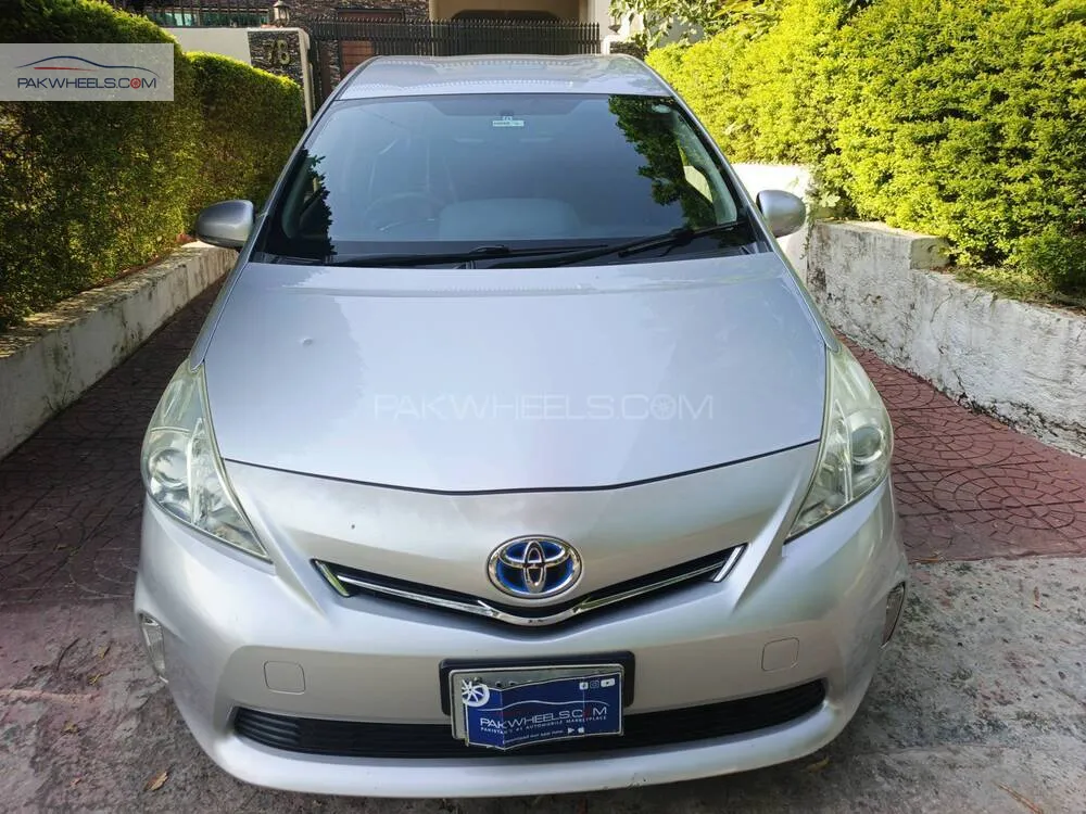 Toyota Prius Alpha 2013 for Sale in Islamabad Image-1