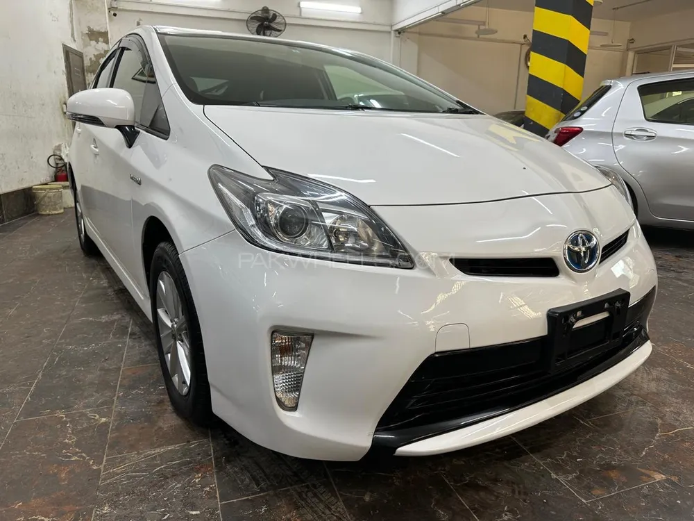 Toyota Prius 2015 for Sale in Karachi Image-1