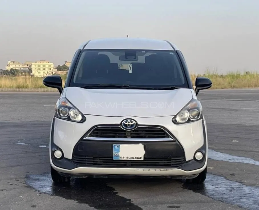 Toyota Sienta 2016 for Sale in Islamabad Image-1