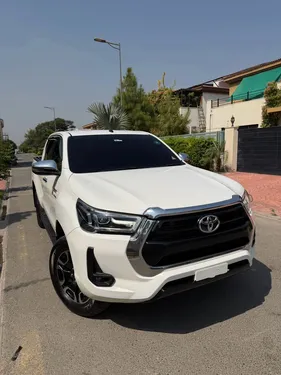 Toyota Hilux Revo V Automatic 2.8 2021