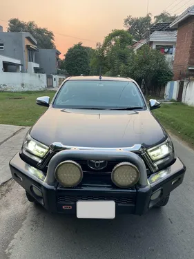 Toyota Hilux Revo V Automatic 2.8 2021