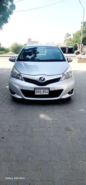 Toyota Vitz F 1.0 2011