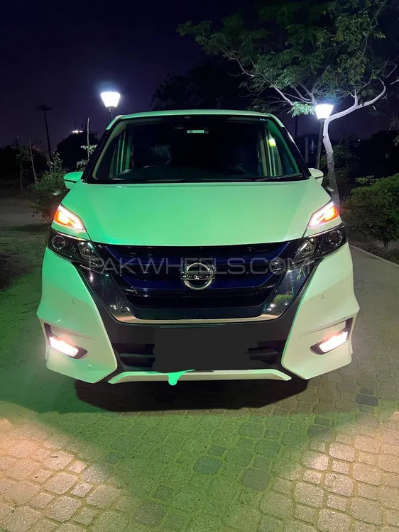 Nissan Serena 2018 for Sale in Karachi Image-1