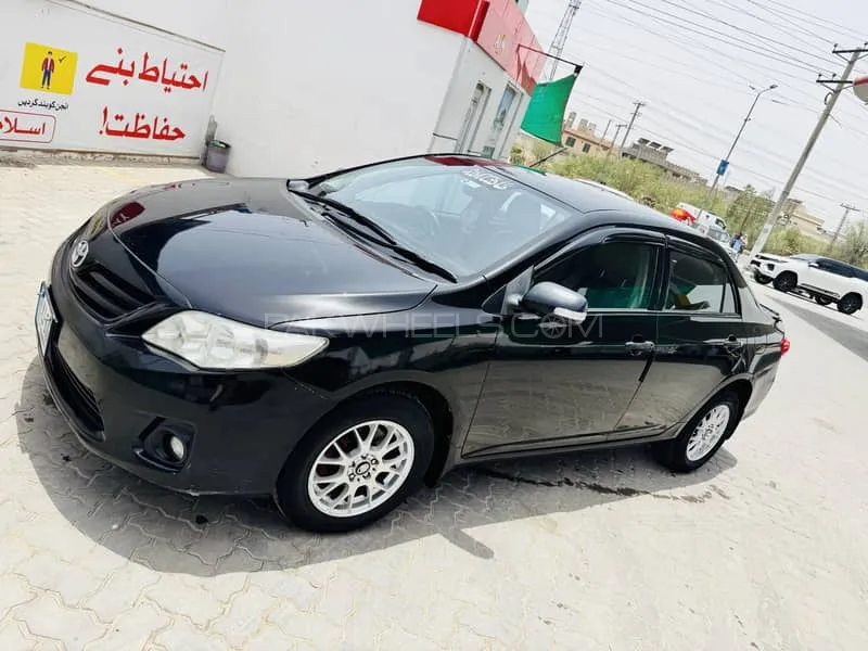 Toyota Corolla 2013 for Sale in Vehari Image-1