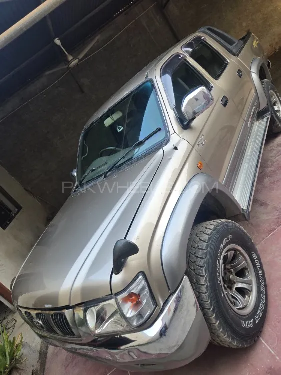 Toyota Hilux 2003 for Sale in Shadiwal Image-1