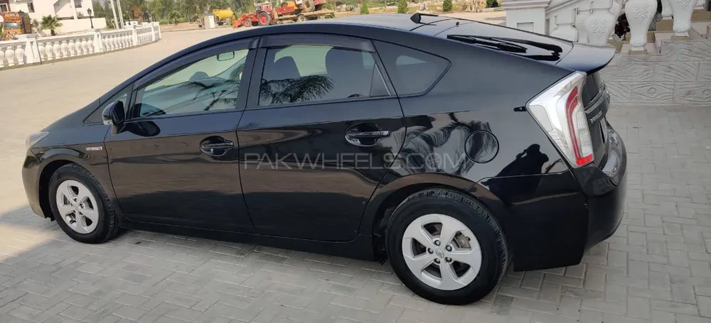 Toyota Prius 2015 for Sale in Lahore Image-1
