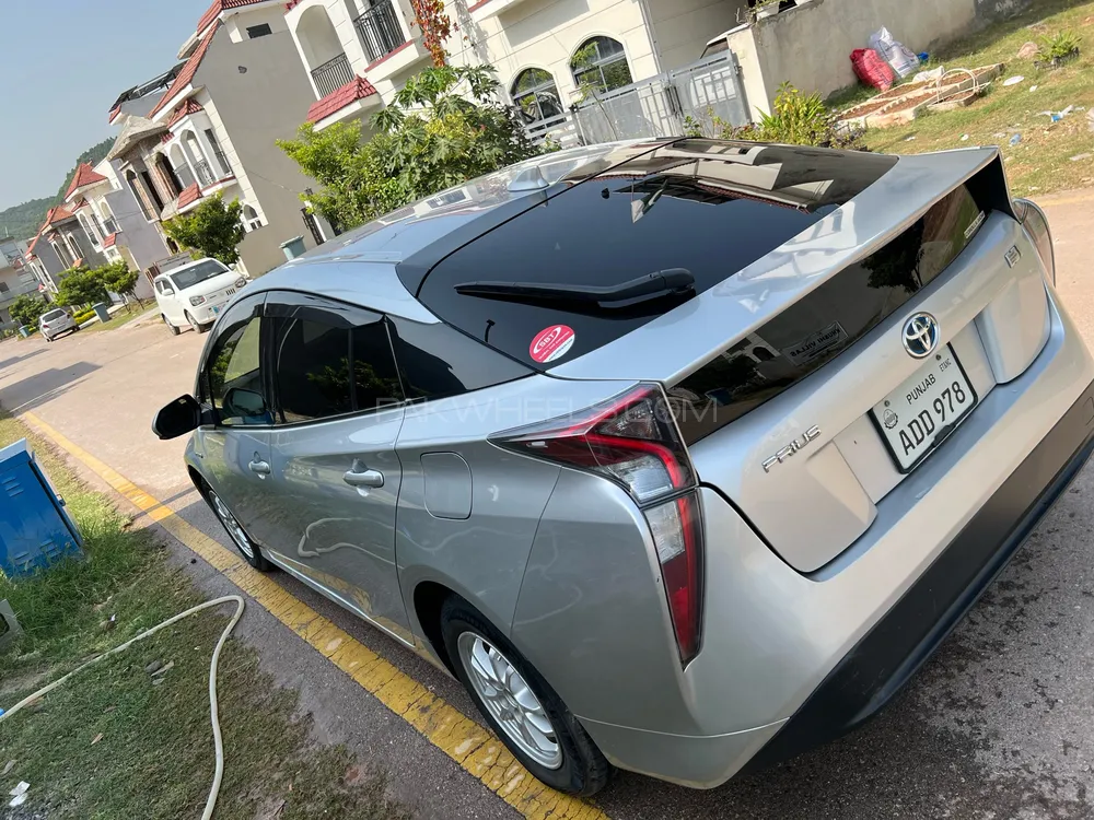 Toyota Prius 2018 for Sale in Islamabad Image-1