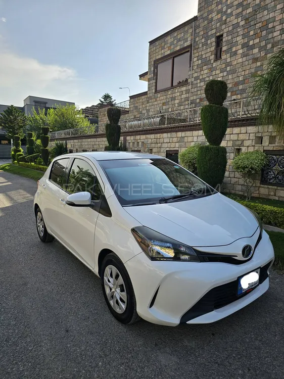 Toyota Vitz 2015 for Sale in Islamabad Image-1