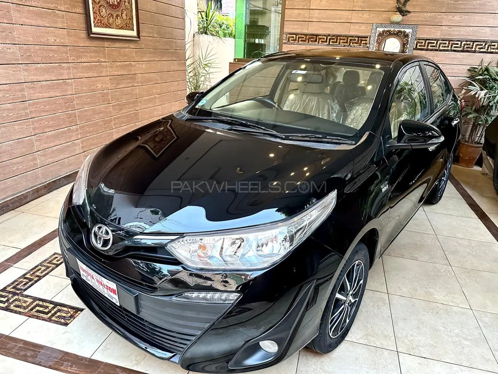 Toyota Yaris Sedan 2021 for Sale in Lahore Image-1