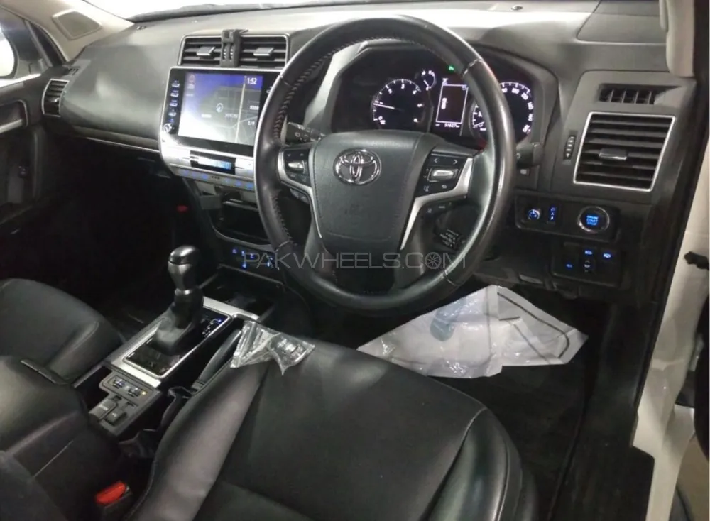 Toyota Prado 2020 for Sale in Multan Toyota Prado 2020 for Sale in Multan Image-4