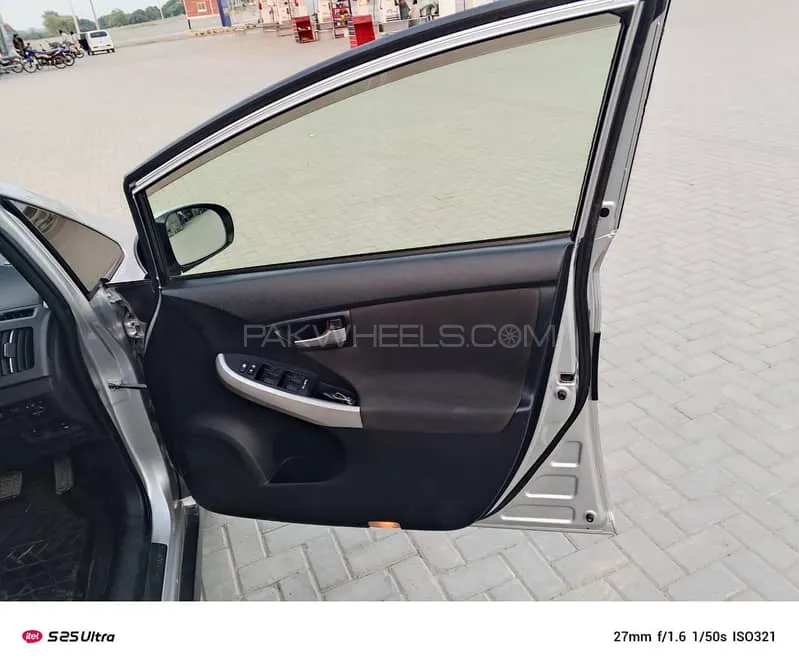 Toyota Prius 2012 for Sale in Toba Tek Singh Image-1
