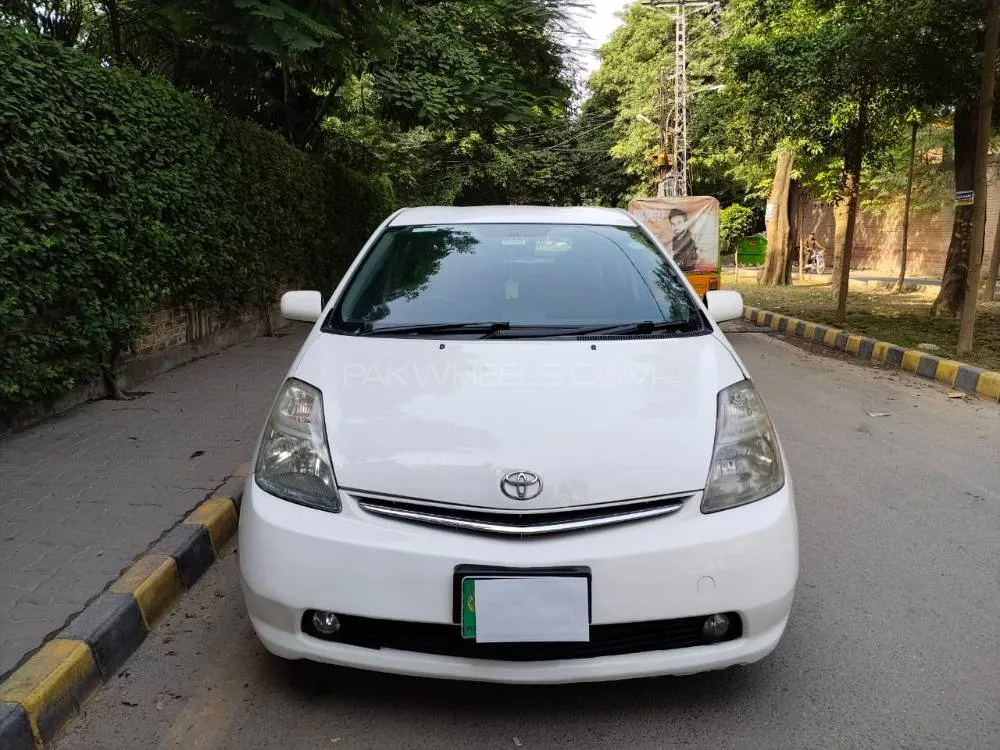 Toyota Prius 2007 for Sale in Lahore Image-1