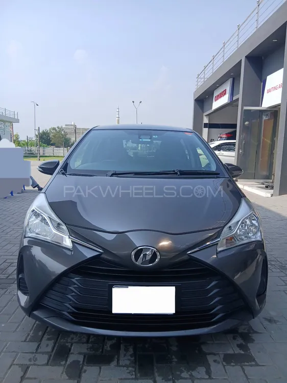 Toyota Vitz 2017 for Sale in Gujrat Image-1