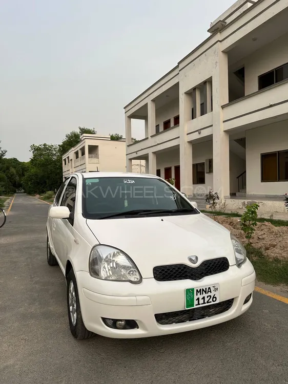 Toyota Vitz 2004 for Sale in Okara Image-1