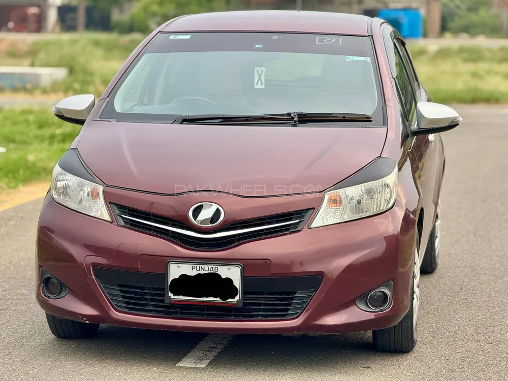 Toyota Vitz 2012 for Sale in Faisalabad Image-1