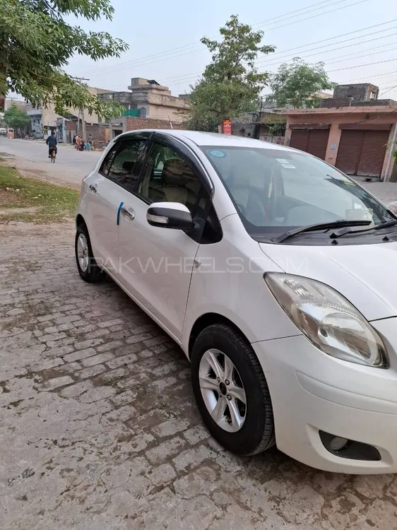 Toyota Vitz 2010 for Sale in Gujrat Image-1
