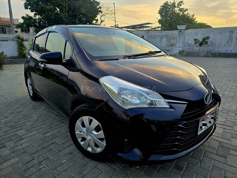 Toyota Vitz 2018 for Sale in Karachi Image-1