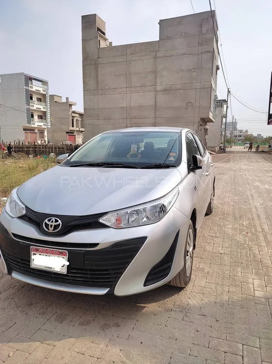 Toyota Yaris Sedan 2021 for Sale in Karachi Image-1
