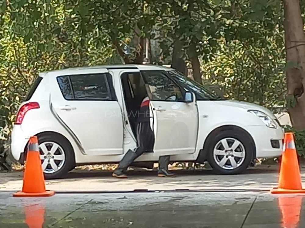 Suzuki Swift 2016 for Sale in Lahore Image-1