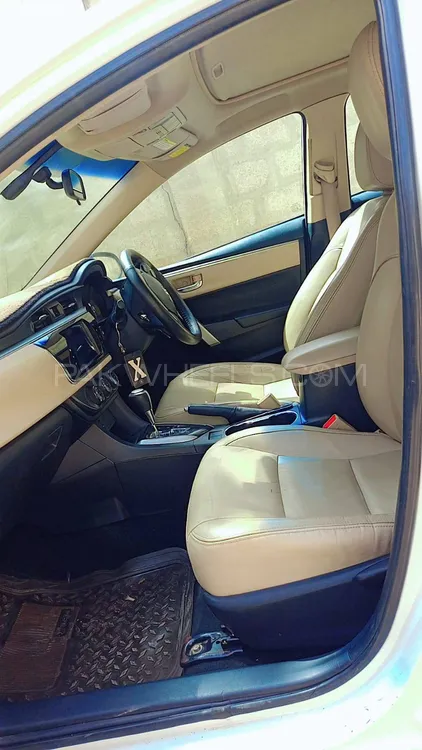 Toyota Corolla 2015 for Sale in Karachi Image-1